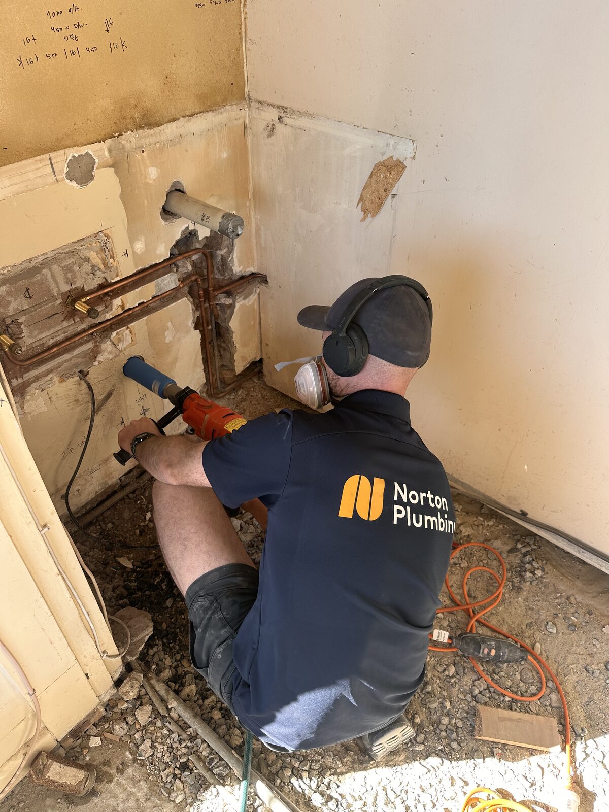 Greg from Norton Plumbing reinstating copper pipework in a wall cavity during the Point Piper renovation